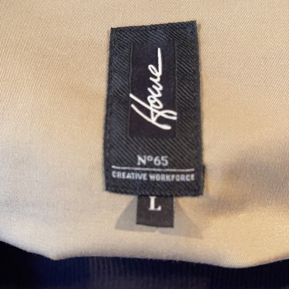 Howe ⭐️🎈shirt - Picture 5 of 7